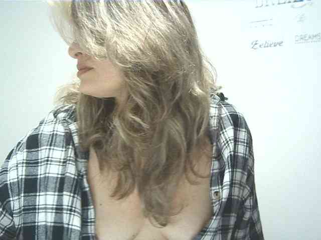 lionessmom webcam