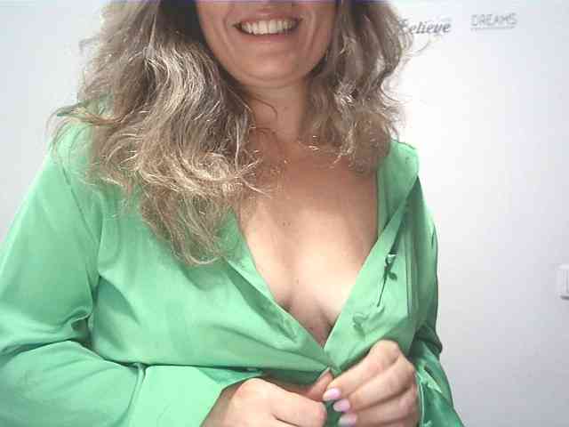 lionessmom webcam