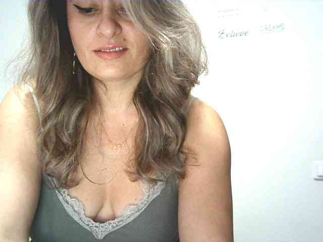 lionessmom webcam