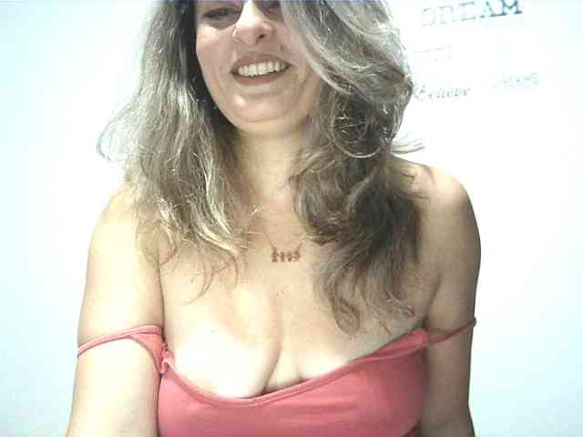 lionessmom webcam
