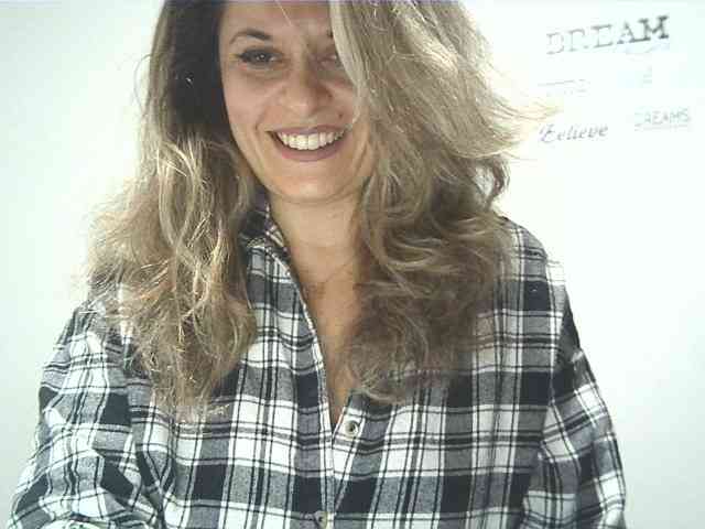 lionessmom webcam
