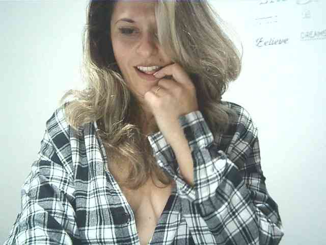 lionessmom webcam