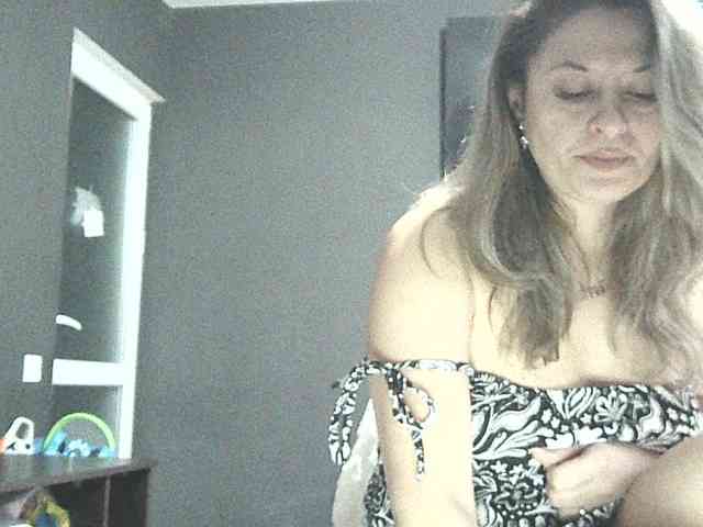 lionessmom webcam