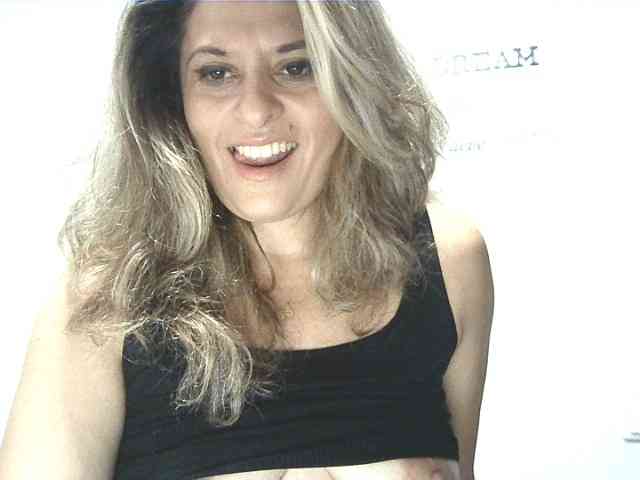lionessmom webcam
