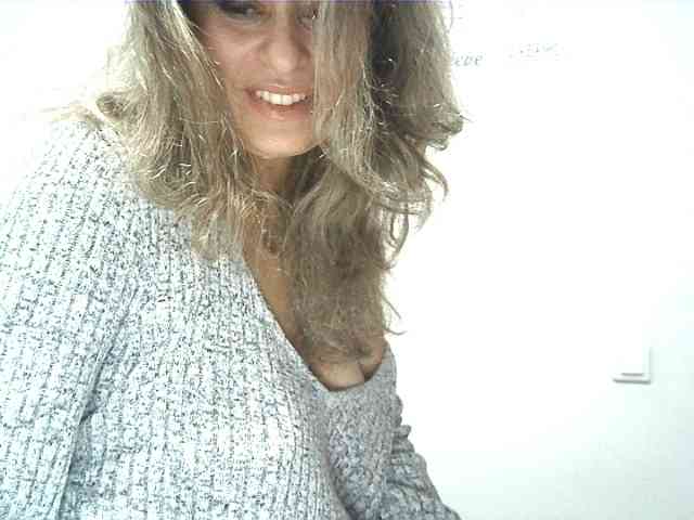 lionessmom webcam