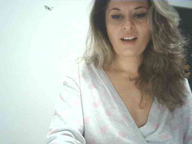 lionessmom webcam