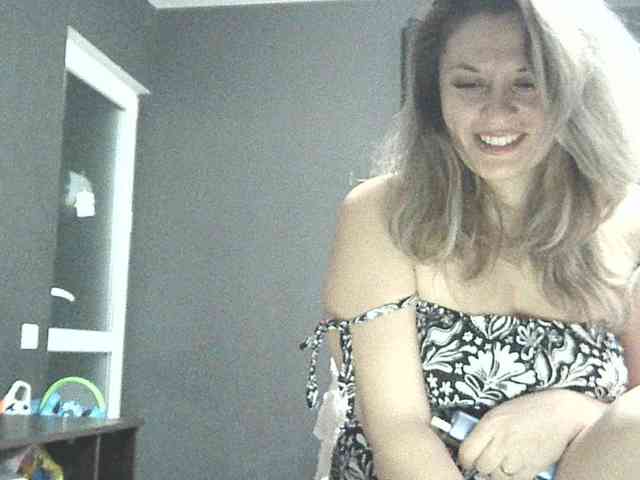 lionessmom webcam