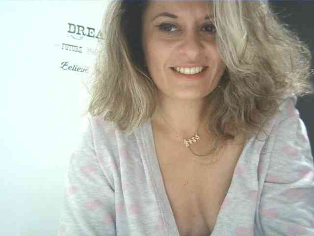 lionessmom webcam