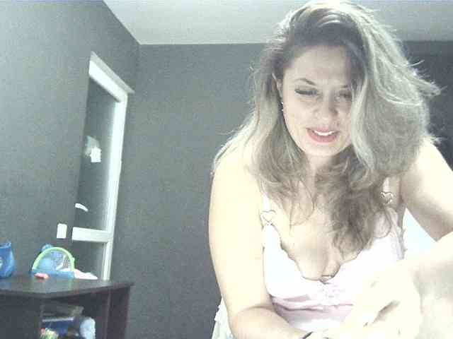 lionessmom webcam