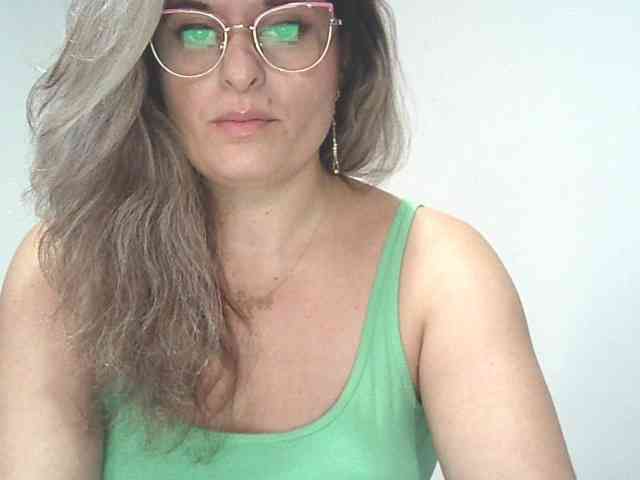 lionessmom webcam