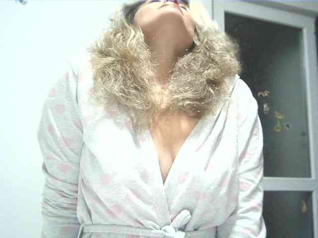 lionessmom webcam