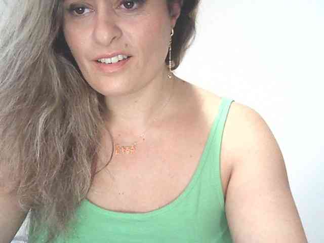 lionessmom webcam