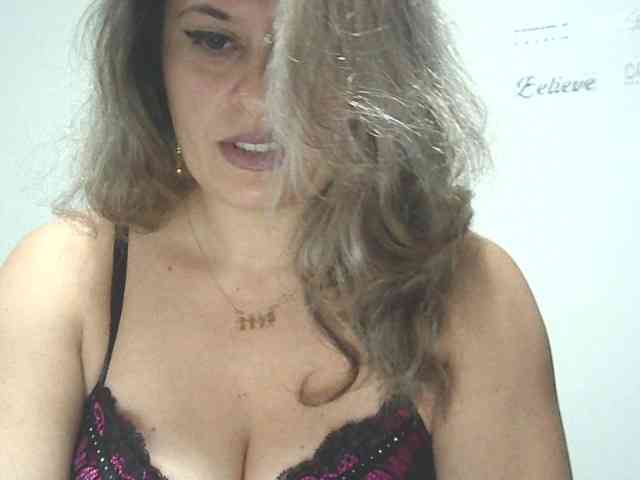 lionessmom webcam