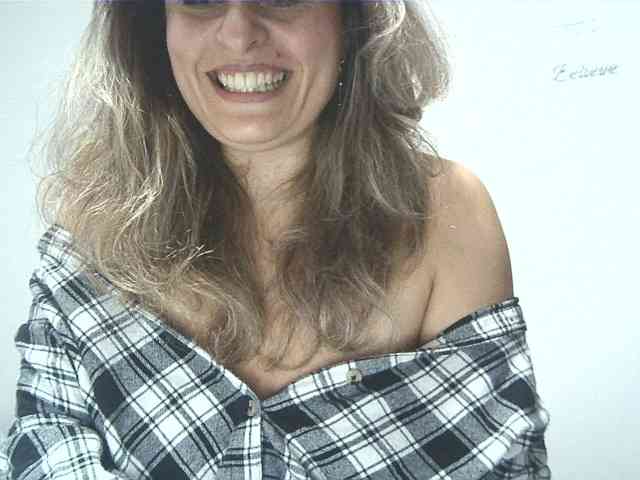 lionessmom webcam