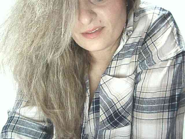 lionessmom webcam