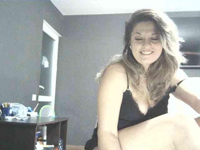 lionessmom webcam