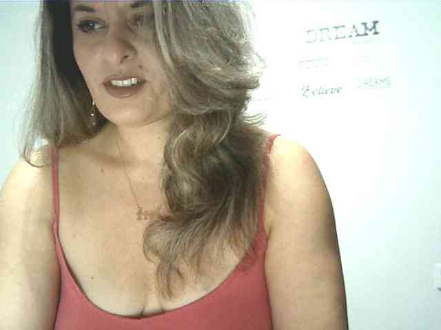 lionessmom webcam