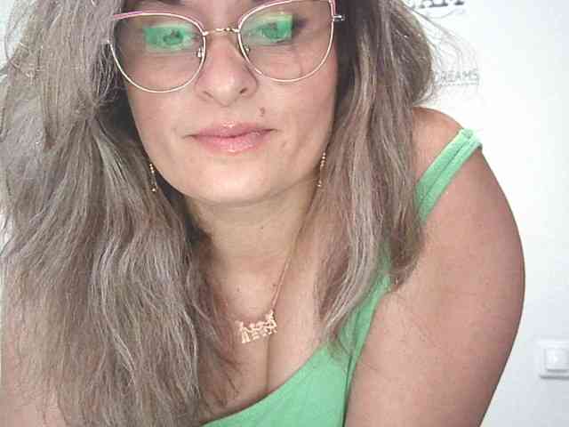 lionessmom webcam