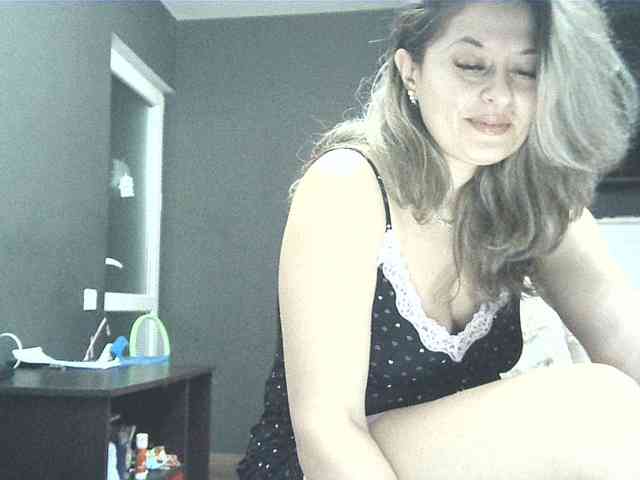 lionessmom webcam