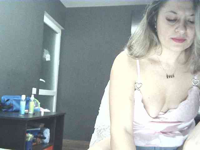 lionessmom webcam