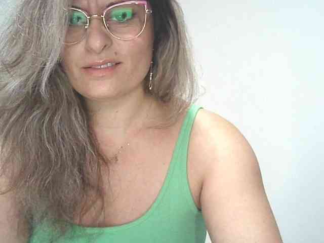 lionessmom webcam