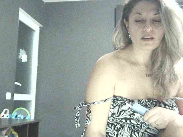 lionessmom webcam