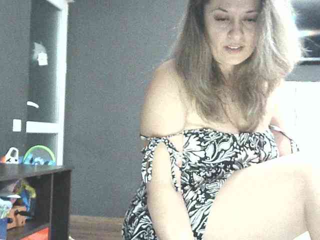 lionessmom webcam
