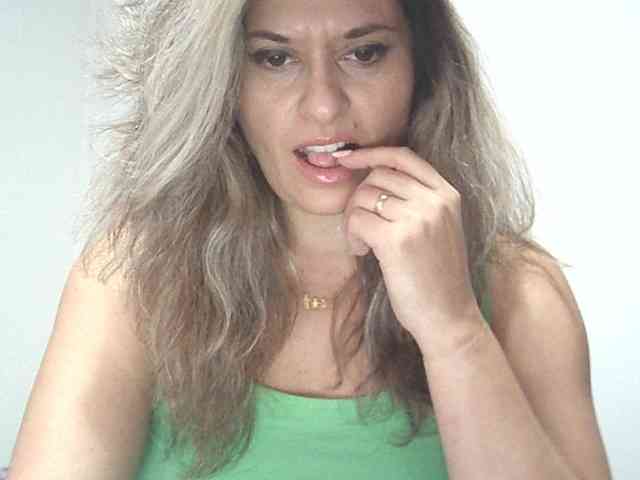 lionessmom webcam