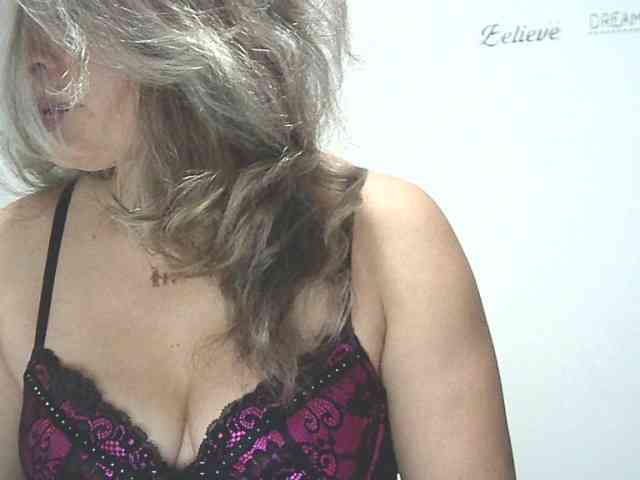 lionessmom webcam