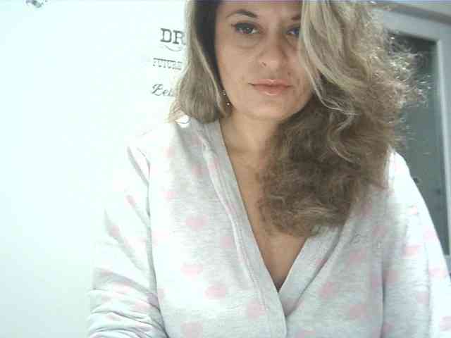 lionessmom webcam