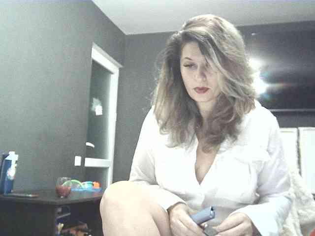 lionessmom webcam