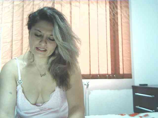 lionessmom webcam