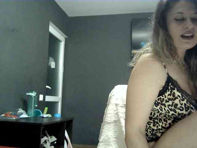 lionessmom webcam
