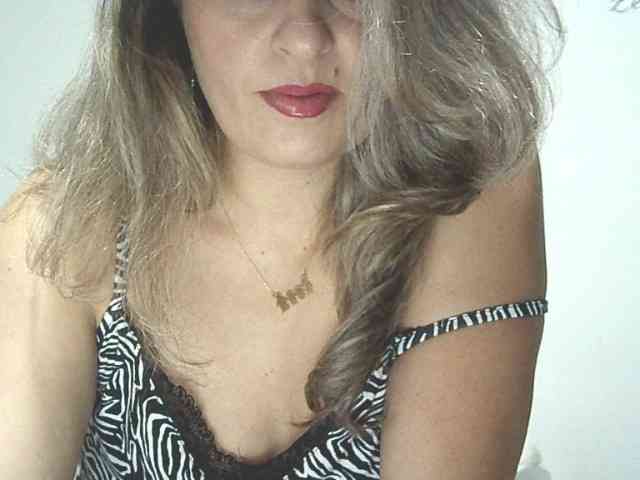 lionessmom webcam