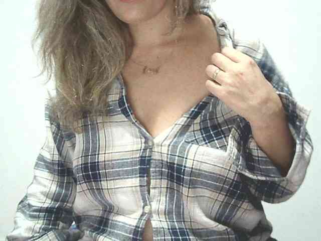 lionessmom webcam