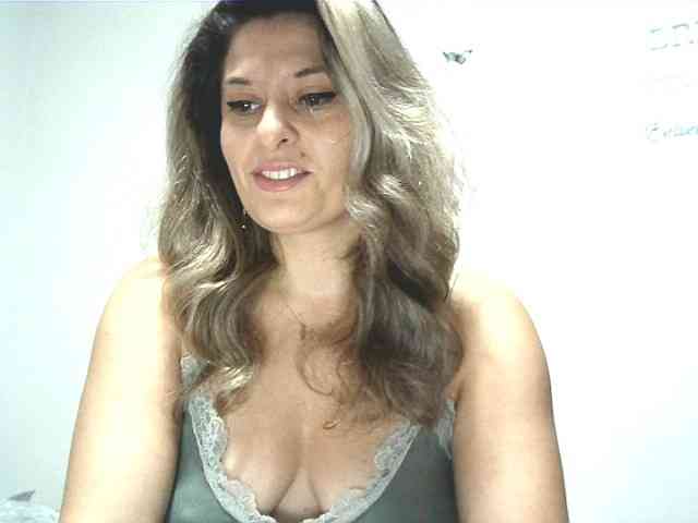lionessmom webcam