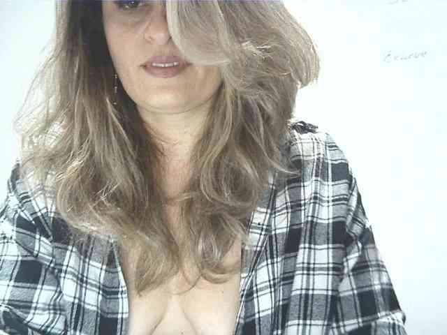 lionessmom webcam