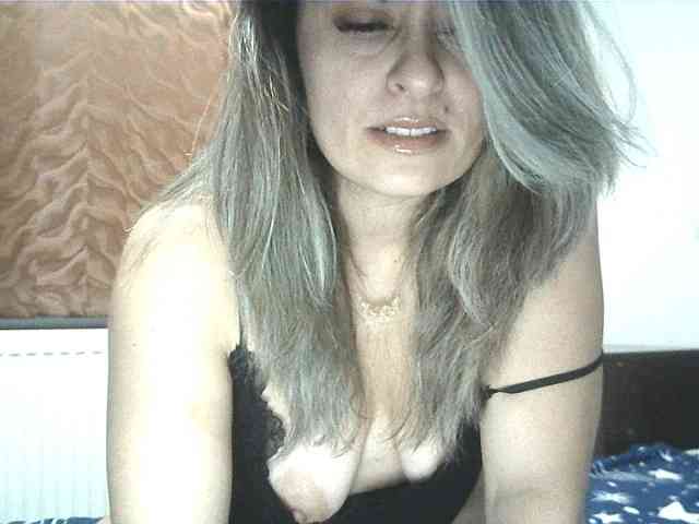 lionessmom webcam