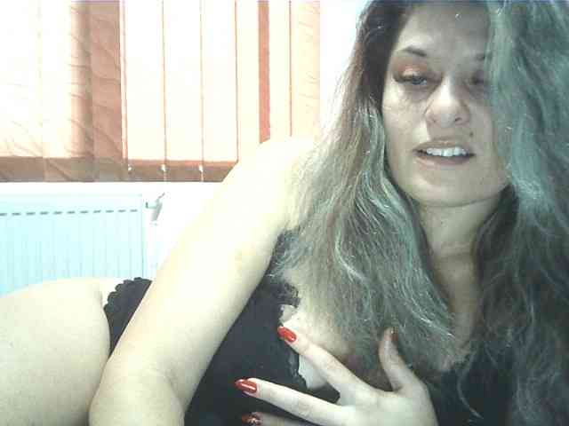 lionessmom webcam