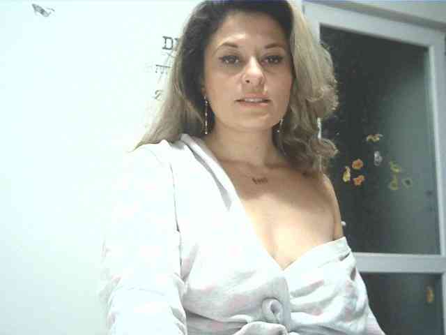 lionessmom webcam