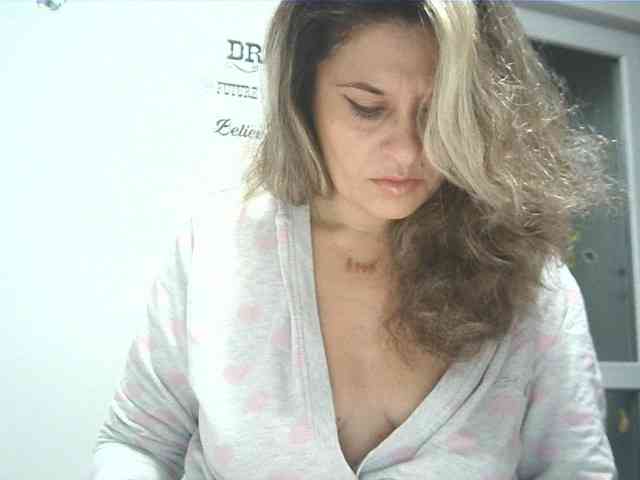 lionessmom webcam