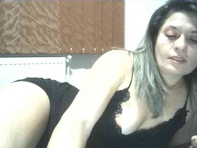 lionessmom webcam