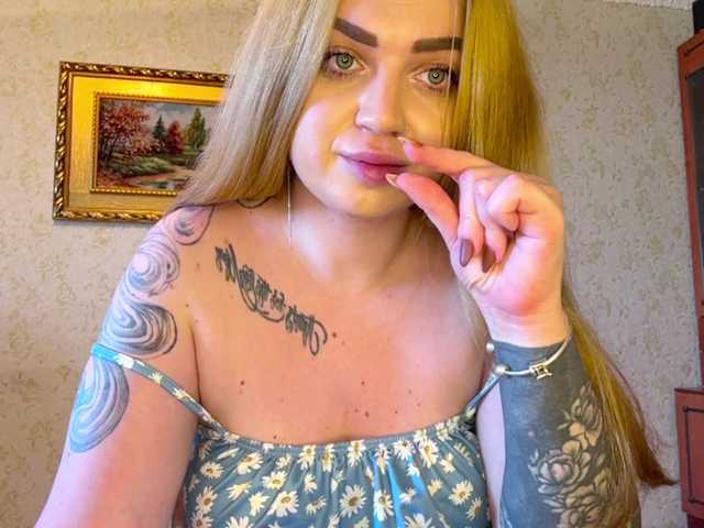 RedMadonna – webcam model profile photo