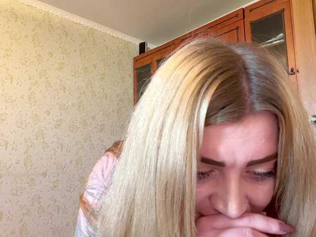 RedMadonna – webcam model profile photo