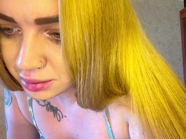 RedMadonna – webcam model profile photo
