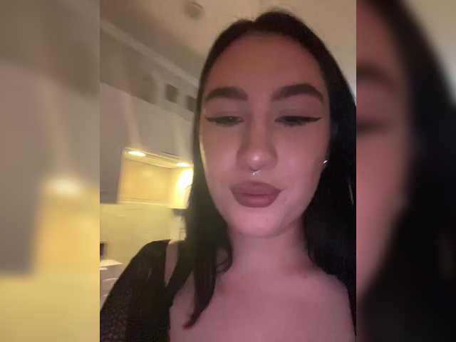 CurvyWoman-'s BongaCams show and profile