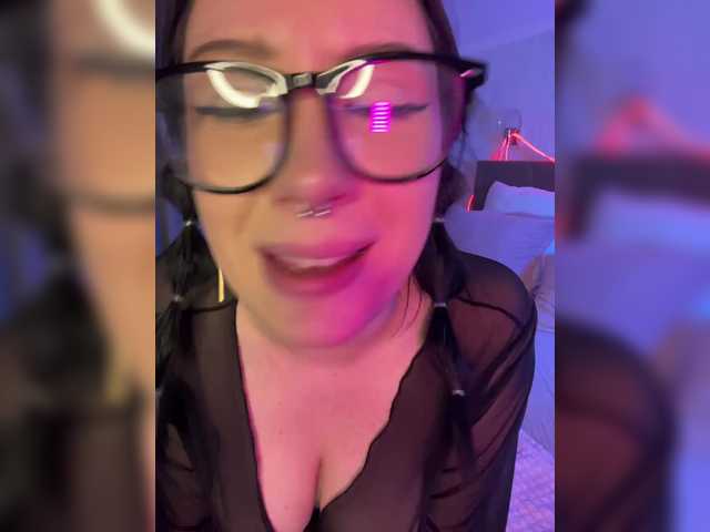 CurvyWoman-'s BongaCams show and profile