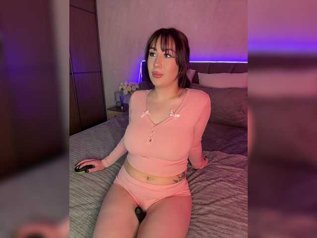 CurvyWoman-'s BongaCams show and profile