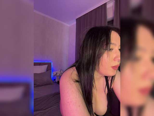 CurvyWoman-'s BongaCams show and profile