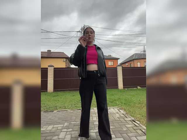 CurvyWoman-'s BongaCams show and profile